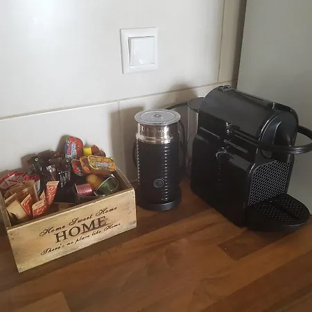 아파트 The Weaver's House