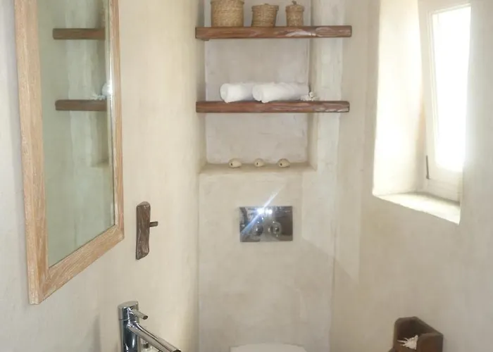 아파트 The Weaver's House